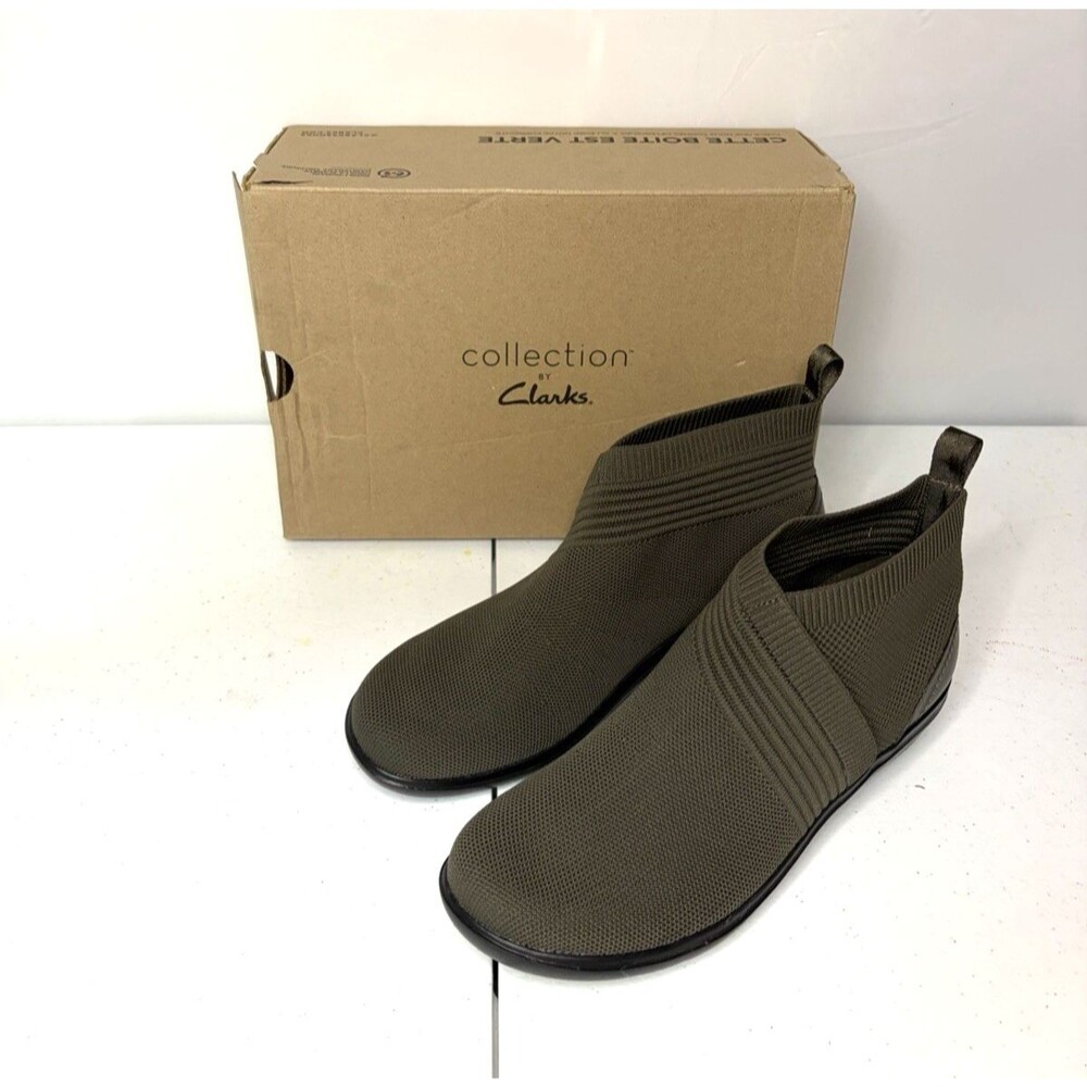 Clarks Collection Sashlyn Knit Ankle Bootie Women’s Size 9M in Dark Olive New